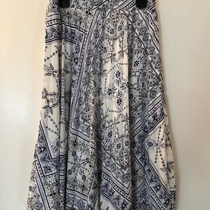 BUNDLE ONLY! Elegant Blue and White Patterned Skirt